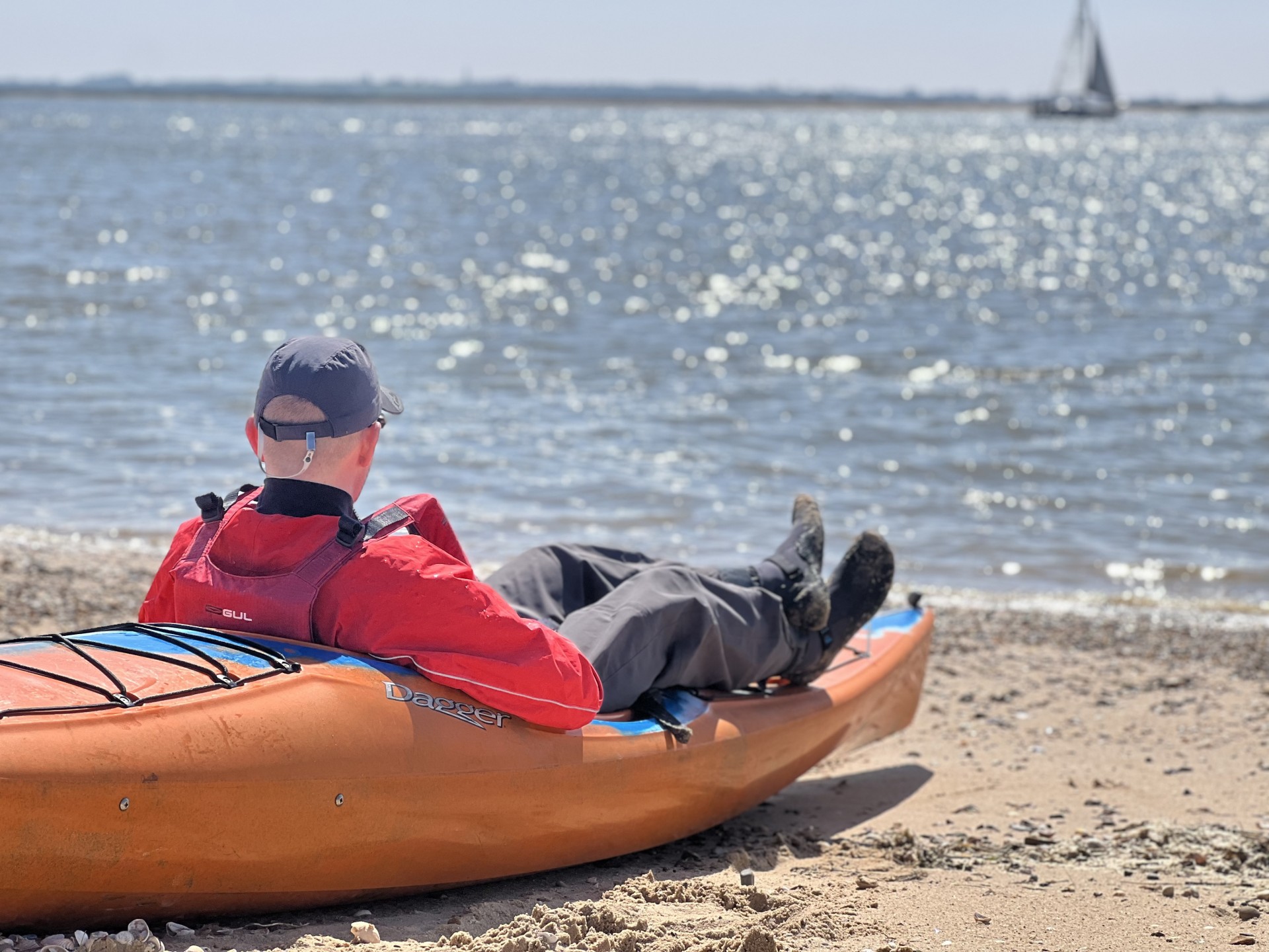 Taking a break on the Coastal Confidence sea kayaking training course over 2 days with NOMAD Sea Kayaking in Suffolk, UK.