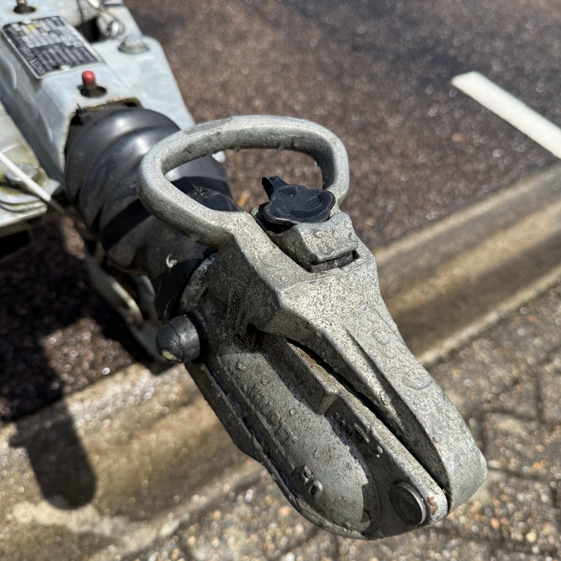 Lockable trailer hitch on Motiv braked kayak canoe trailer.