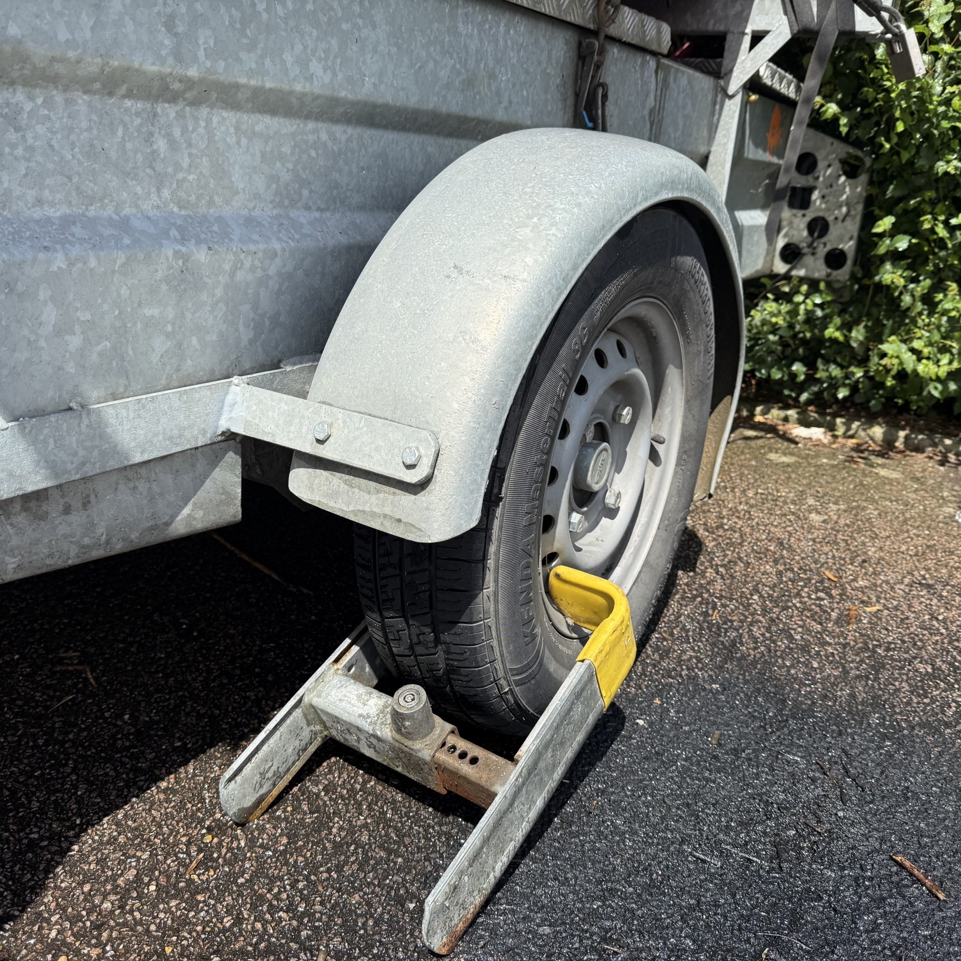 Wheel lock is included with the Motiv braked kayak canoe trailer for Sale.