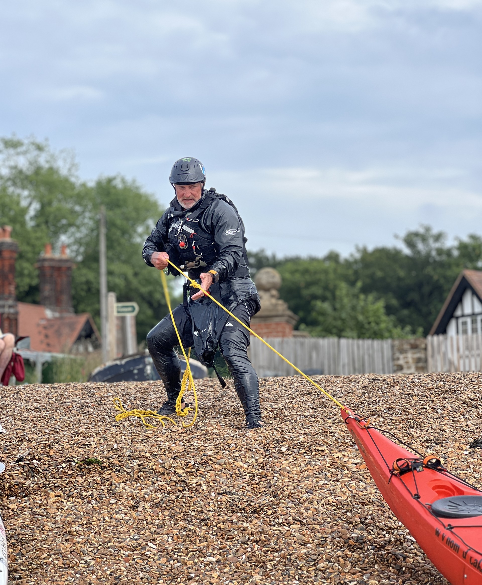 Lead Guide securing sea kayaks with NOMAD Sea Kayaking.