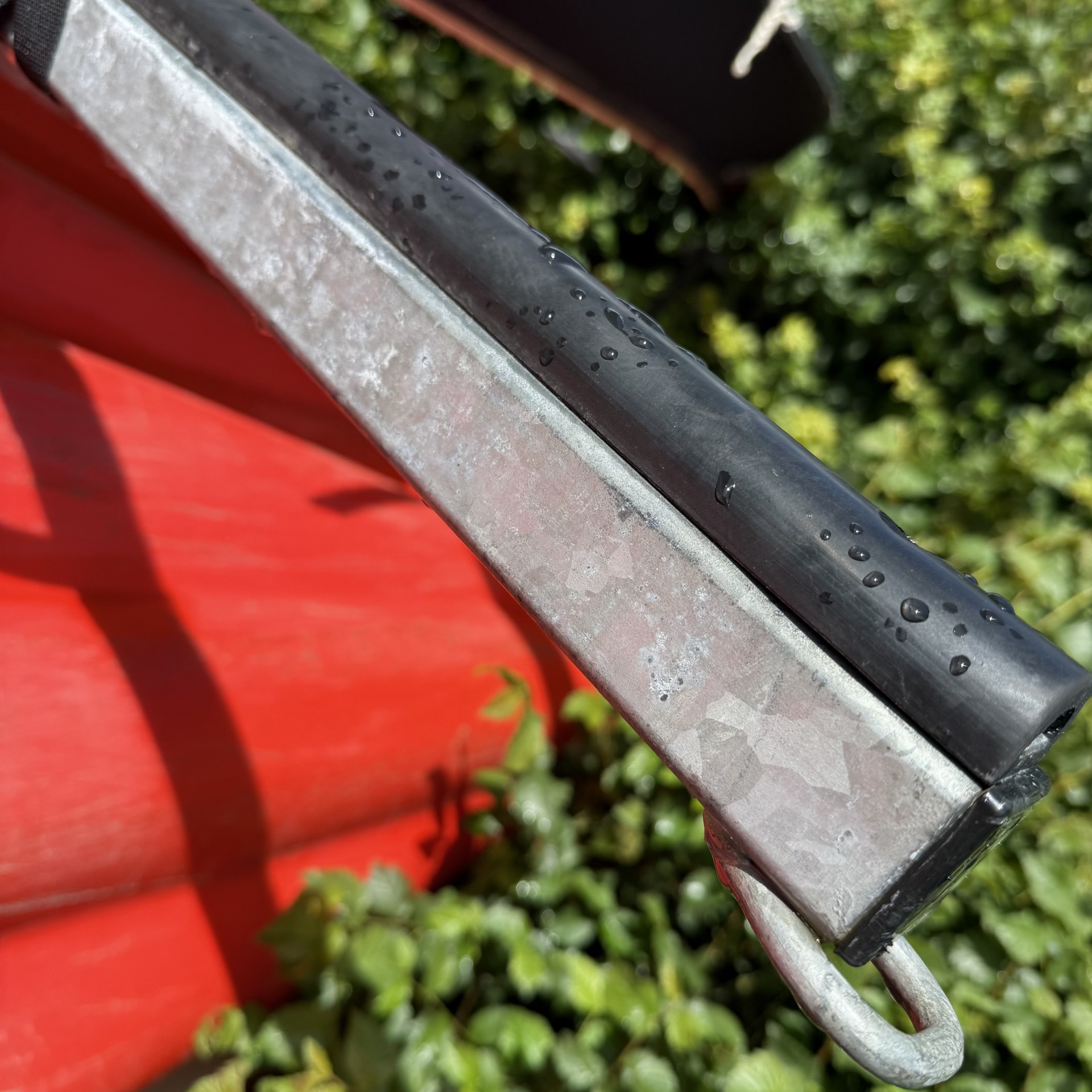 Rubberised crossbars for kayak and canoes on the Motiv braked kayak canoe trailer.
